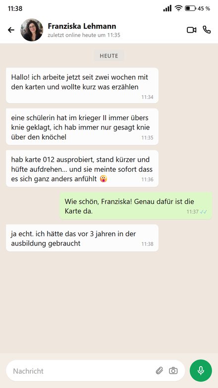 Nachricht einer Yogalehrerin ĂŒber eine SchĂŒlerin mit Knieschmerzen